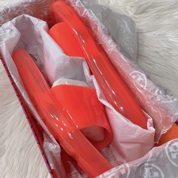 TORY BURCH Bubble Jelly Sandals - Picture 11 of 11